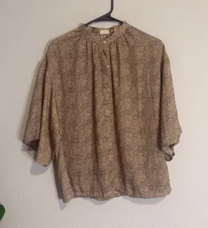Levi’s small Relaxed button up Tan Printed Blouse - Women's Top thumbnail 1