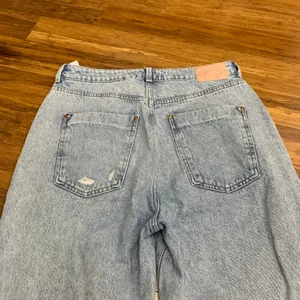 ZARA Women‎ Light Wash Distressed High Rise Straight Leg Jeans Size 10 Casual thumbnail 5