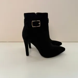 Idifu Dana Ankle Bootie Sz 6.5 Faux Suede Buckle Sillito Whimsigoth Mob Wife thumbnail 3