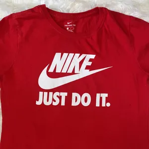 Nike Red and White Athletic Cut Short Sleeve Top thumbnail 2