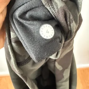Lululemon sz 4 Align High Rise Leggings 21 Camo Heritage 365‎ Deep Coal Multi thumbnail 5