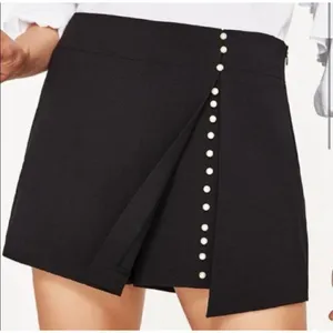 NEW Zara Mini Skort Skirt Black Pearl SMALL High Rise Womens thumbnail 1