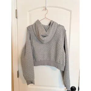 Alo Yoga Hoodie Womens Large Grey Quilted‎ Arena Cropped Pullover Sweatshirt thumbnail 9