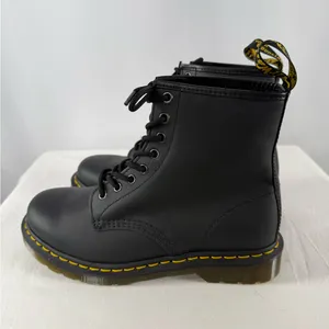 NEW Dr. Martens Smooth Leather Lace Up Boots in Black Size Woman's‎ 10 Mens 9 thumbnail 5