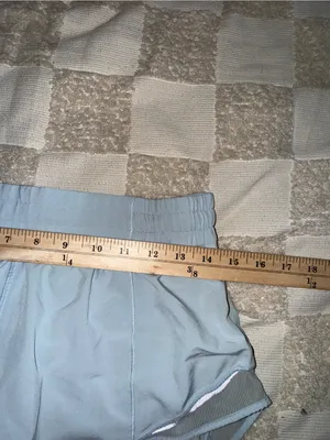 Lululemon Hotty Hot Low-Rise Lined Short 2.5" size‎ 10 thumbnail 2