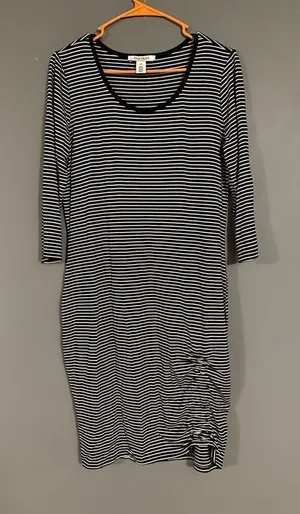 White House Black Market Black And White Curve Hem Long Sleeve Dress Size M thumbnail 1
