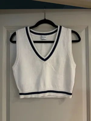 Aritzia Sunday Best Quinn Sweater Vest Small thumbnail 4