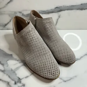 Lucky Brand Gray Suede Perforated Baylah Bootie Sz 9 Boho Minimalist Festival thumbnail 2
