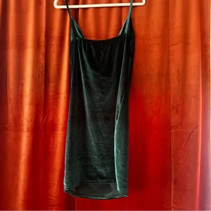 NWT PrettyLittleThing MATERNITY GREEN COWL NECK VELVET MINI DRESS Size 10 thumbnail 8