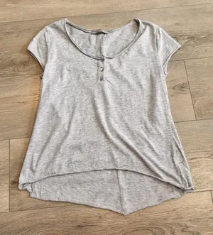 Tresics Gray Top Size Medium Henley‎ Short Sleeve Shirt Rolled Hems thumbnail 1