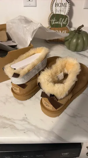 UGG Mini Bow Boots Bailey thumbnail 8