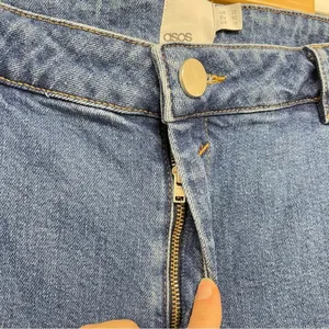 ASOS Curve High Rise Mom Jeans Womens 18 Blue Denim 90s Style Classic Zip Fly thumbnail 4