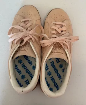 Reebok Club C 85 Pink Suede Gum Sole Sneakers Womens 8.5 Low Top‎ lace up thumbnail 1