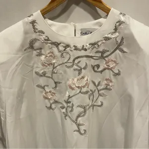 Croft & Barrow Cute vintage 80’s-90’s white semi-sheet floral embroidered short sleeve blouse thumbnail 7