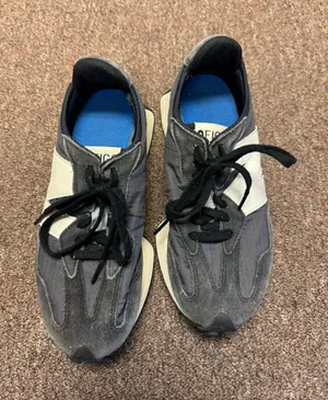 New Balance 327 Gray & White Sneakers – Size 5.5 thumbnail 1