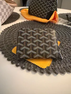 Black chevron zippy wallet thumbnail 3