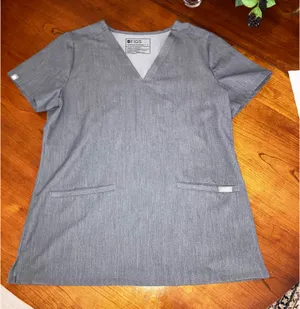 FIGS Casma Three Pocket Scrub Top  thumbnail 1