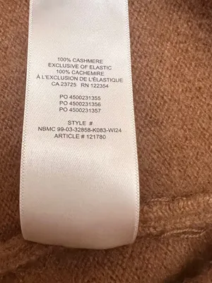 Aritzia Women's Classic Knit Essential 100%CASHMERE Crew Neck Sweater Sz XS thumbnail 3
