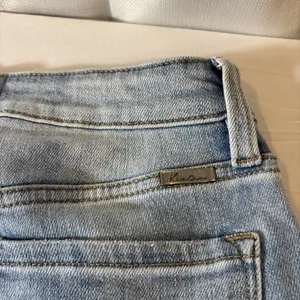 KanCan Junior's 5/26‎ Jeans Blue Denim Mid Rise Medium Wash Straight Fringe Hem thumbnail 9