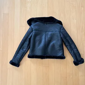Princess Polly black shearling cropped black aviator jacket XS/S thumbnail 3