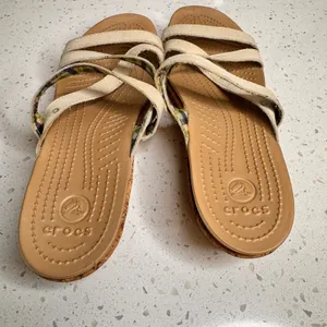 Crocs A-Leigh Mini‎ Cream Strappy Cork Wedge Sandals Size 10 Tan Slide thumbnail 4