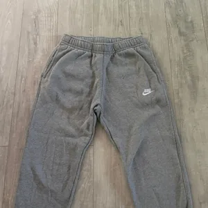 Nike Women's Grey Joggers-tracksuits thumbnail 2