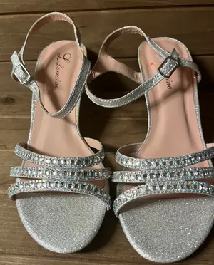 L Lorraine Berkly Silver Rhinestone Shoes Formal Prom Wedding kitten Heels Sz 9 thumbnail 4