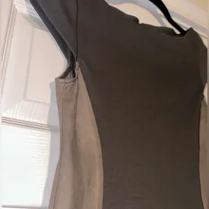 ALICE + OLIVIA Leather Silk Spliced‎ Cap Sleeve Mini sheath Dress​ thumbnail 4
