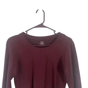 Patagonia Women's Size Small‎ Burgundy Red Long Sleeve Crewneck Sweater thumbnail 2