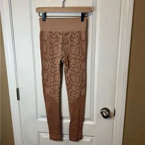 Stylish Maeve Workout Leggings Brown Size M thumbnail 3