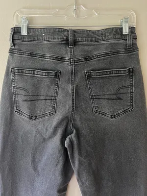 American Eagle Sz 8 reg. Black Jeans High-rise mom jeans with a straight leg cut thumbnail 5