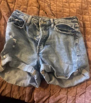Old navy shorts  thumbnail 1