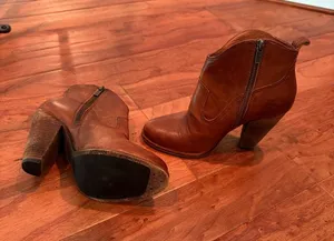 Frye Madeline Short Cognac Leather Western High Heel Ankle Boots Size 7M thumbnail 1