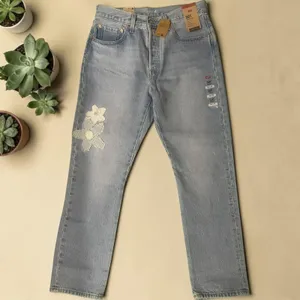 Levi's 501 Original‎ Women's Jeans Light Wash Floral Patch Straight Leg 30x30 thumbnail 2