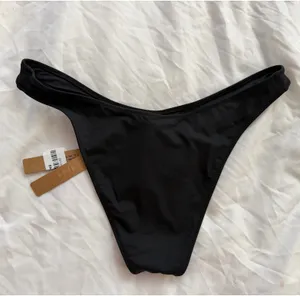 SKIMS Bikini bottoms thumbnail 4
