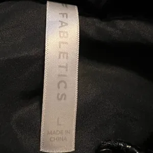Fabletics Womens Black Shiny Puffer Jacket Size L thumbnail 3