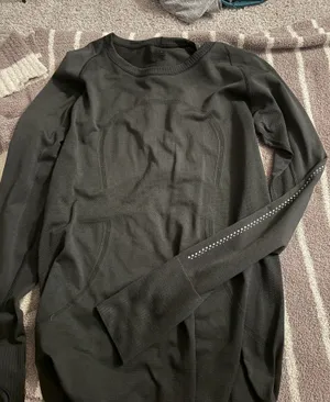 Lululemon Long Sleeve thumbnail 1