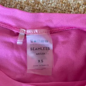 Aritzia Seamless Long Sleeve Crop Top Pink Crew Neck XS Basic Athleisure thumbnail 3