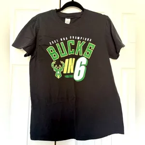 Milwaukee Bucks Black Short Sleeve Tee Shirt Top Size Medium 2021 thumbnail 1
