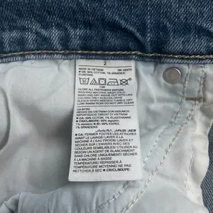 Old Navy Mid Rise Boyfriend Jeans thumbnail 4