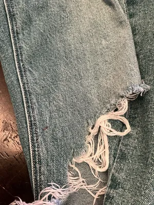American Eagle Outfitters Mom Jeans Womens 8 Long Light Wash Distressed Denim thumbnail 10