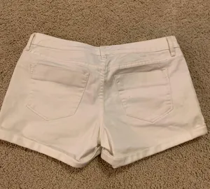 White Shorts Size 6/28 thumbnail 2