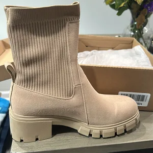 NWT Chelsea Tan Ankle Boots size 10 thumbnail 2