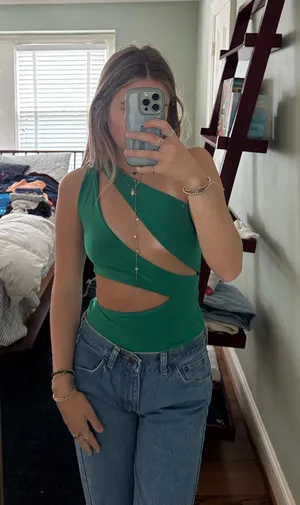 Pretty Little Thing Top thumbnail 1
