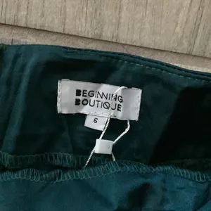 Beginning boutique forgiveness cut out satin dress in emerald thumbnail 4