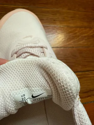 Women’s Nike Shoes thumbnail 3