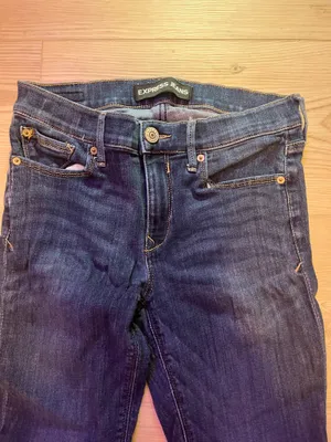 Express Jeans Women’s Slim Fit Dark Wash Denim Jeans thumbnail 2