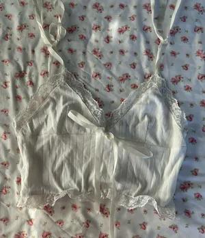 White Lace thumbnail 1