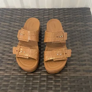 Crocs Brooklyn croco shine buckle women’s size 7 ￼ thumbnail 2