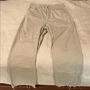 Zara Cream Jeans with Frayed Hem thumbnail 3